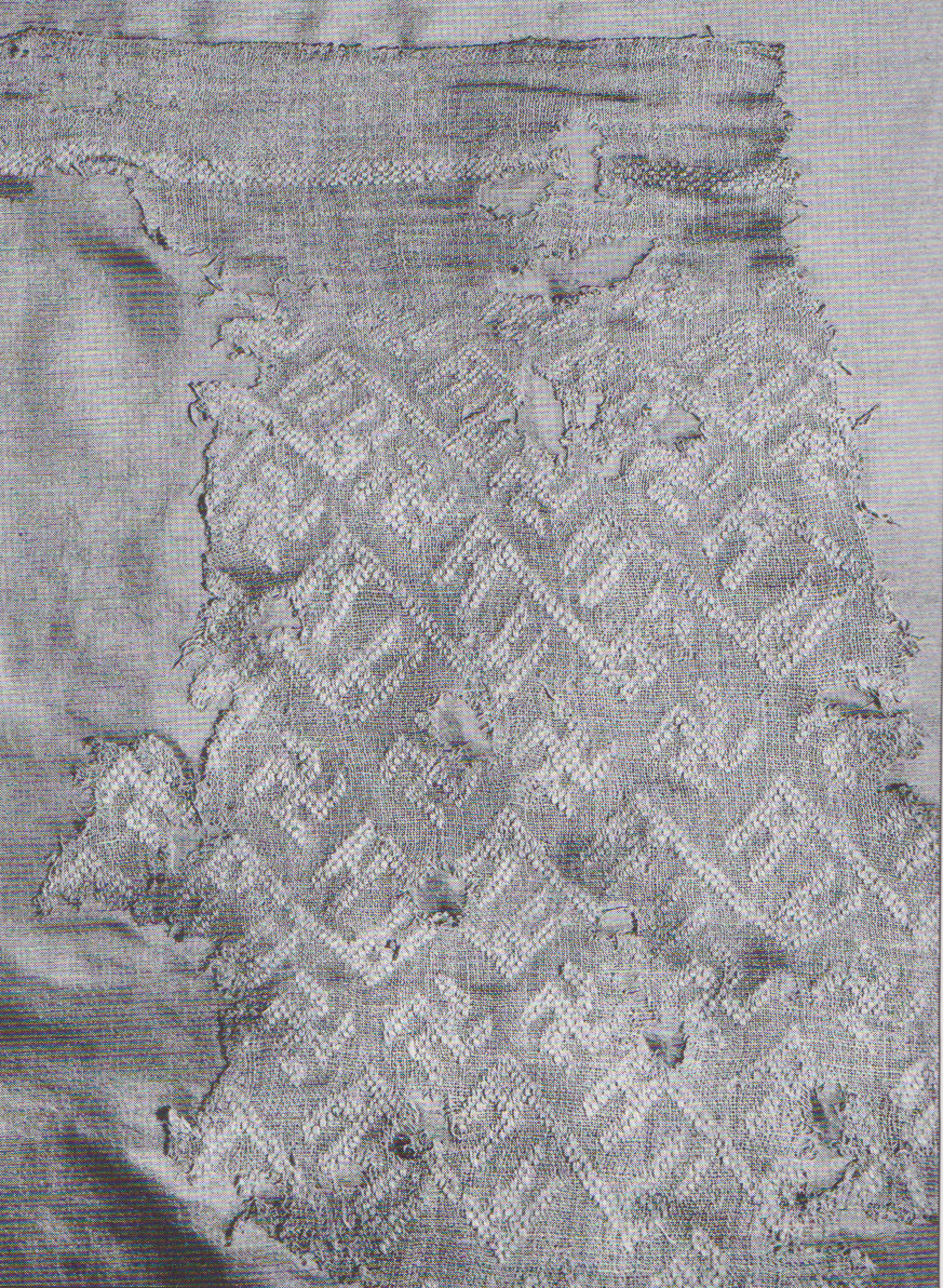 Fragment bílé lněné roušky z hrobu sv. Ludmily