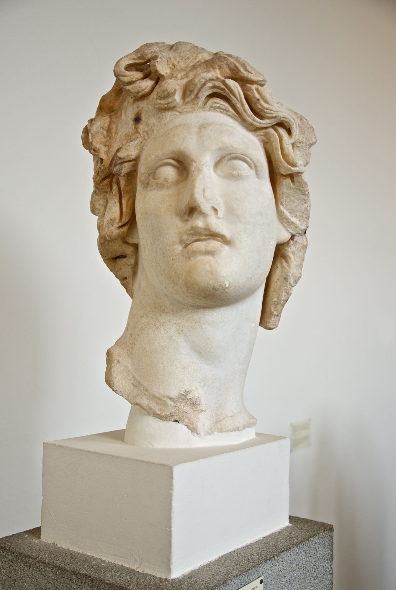Hlava Hélia