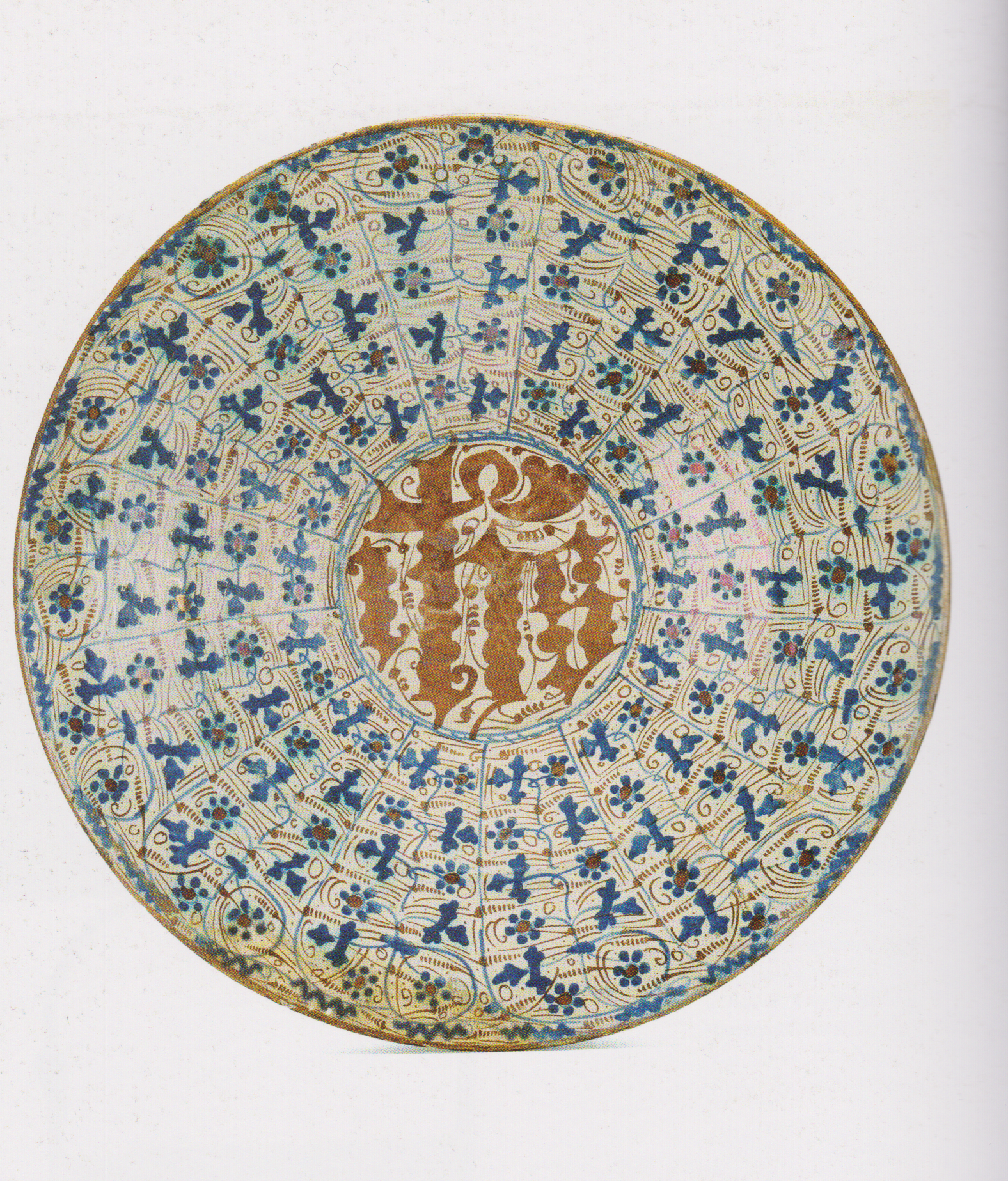 Talíř s monogramem IHS